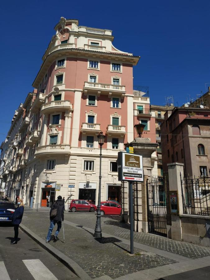 Around The Corner Colosseo B&B Rom Exterior foto